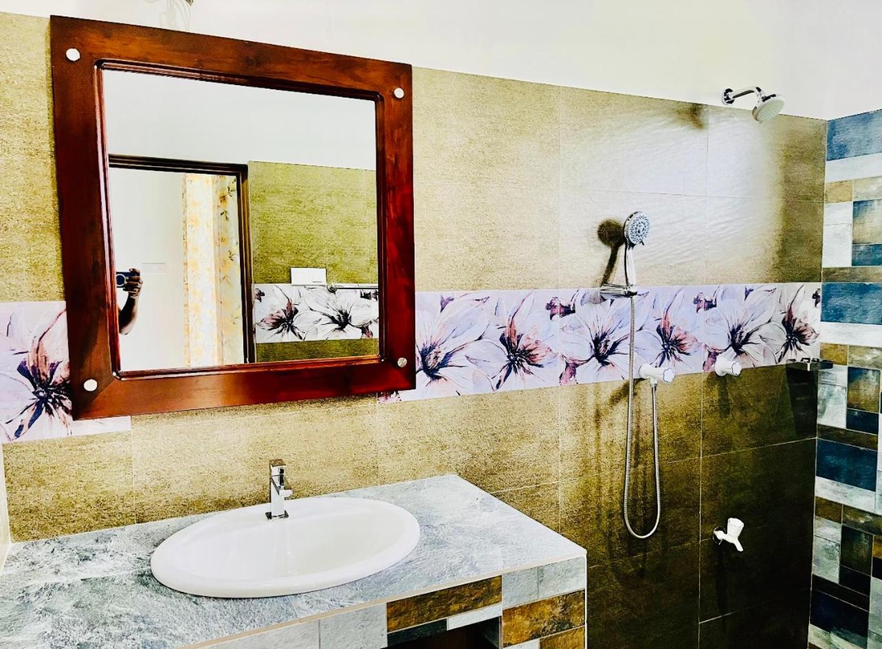 פולונרואה Aura Villa מראה חיצוני תמונה